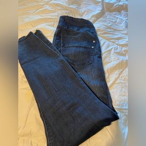 ROCK AND REPUBLIC JEANS ZIPPERS FRONT POCKETS PULL ON SIZE 8 SLIMMING DENIM CURE